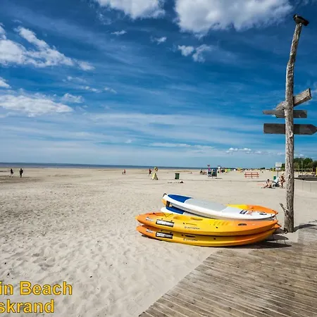 Beach With Sunny Terrace Appartamento Pärnu